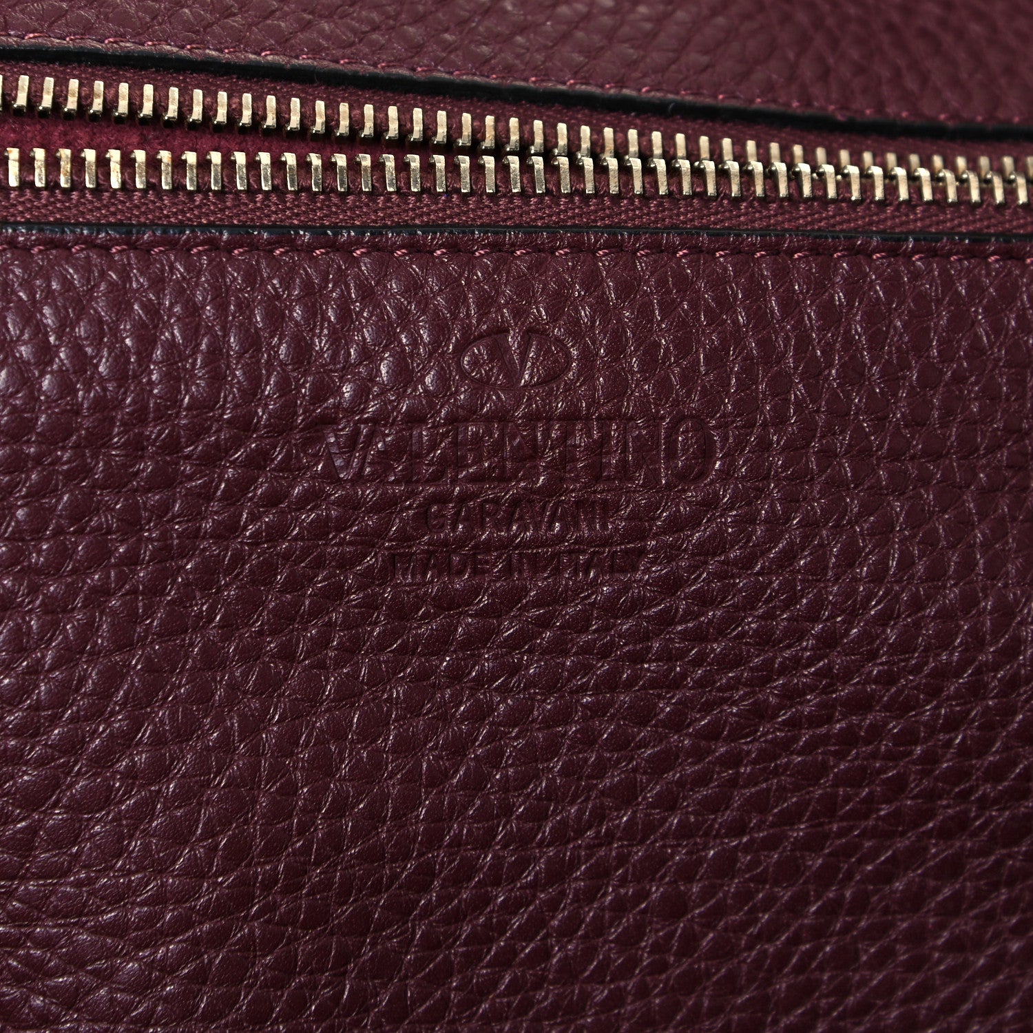 Valentino Garavani Pebbled Calfskin Medium Rockstud Tote Rubin 6 of 17
