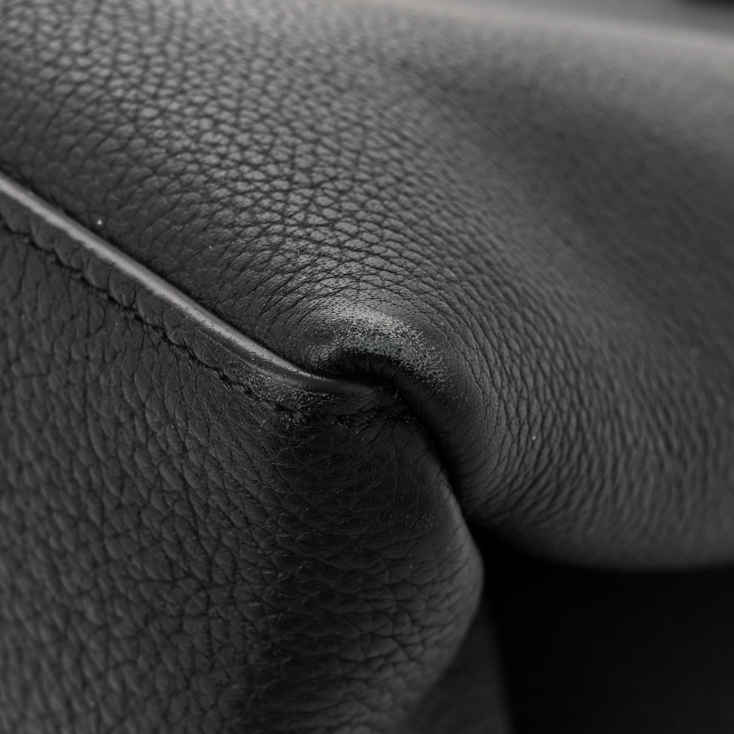 Grained Calfskin Lockme Shopper Black