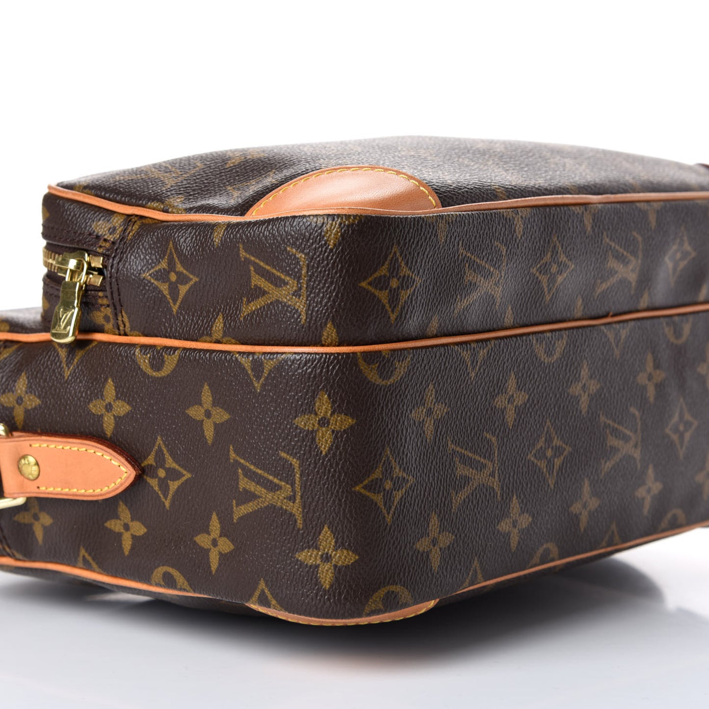 Monogram Nil 28