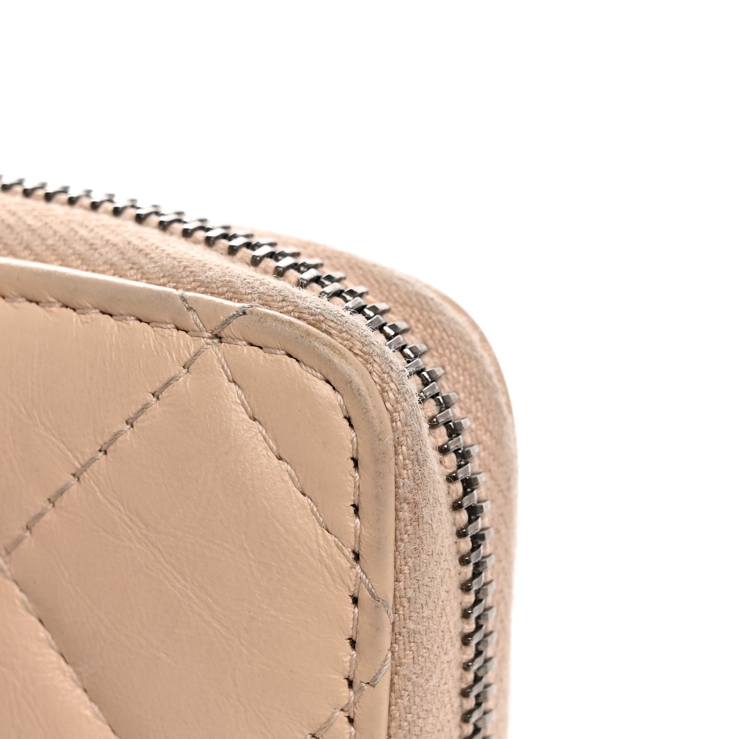 Aged Calfskin Quilted Small Gabrielle Zip Around Wallet Beige Black