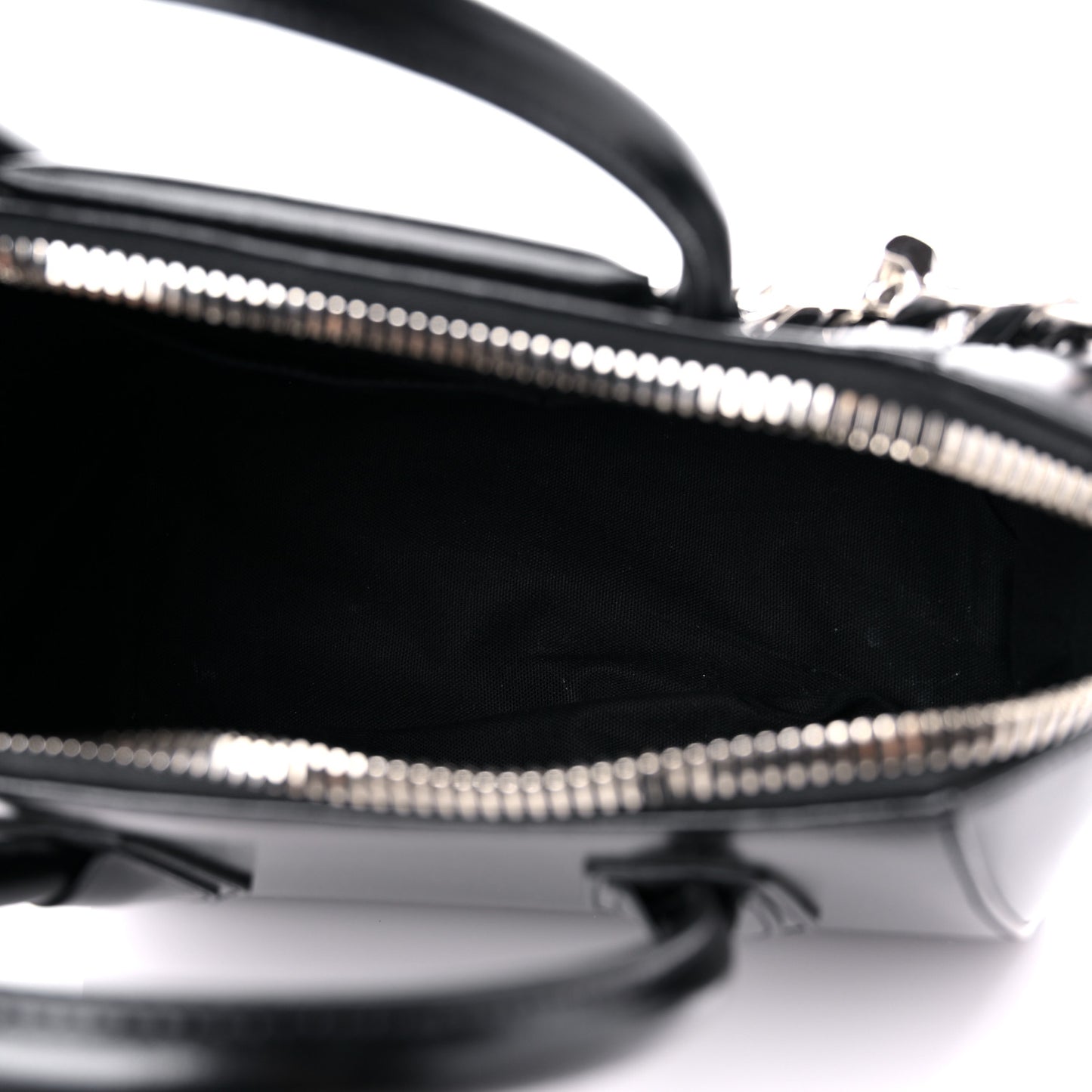 Shiny Lord Calfskin Small Antigona With Chain Black
