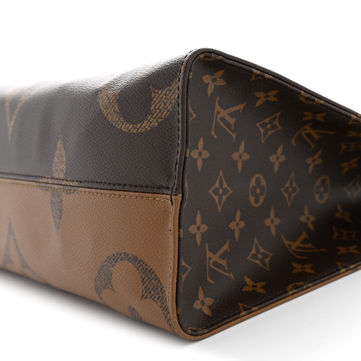 Reverse Monogram Giant Onthego MM