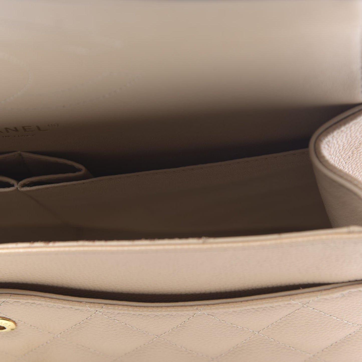 Caviar Quilted Jumbo Double Flap Beige Clair