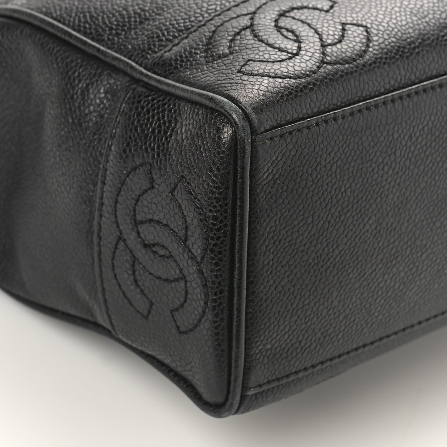 Caviar CC Shoulder Bag Black