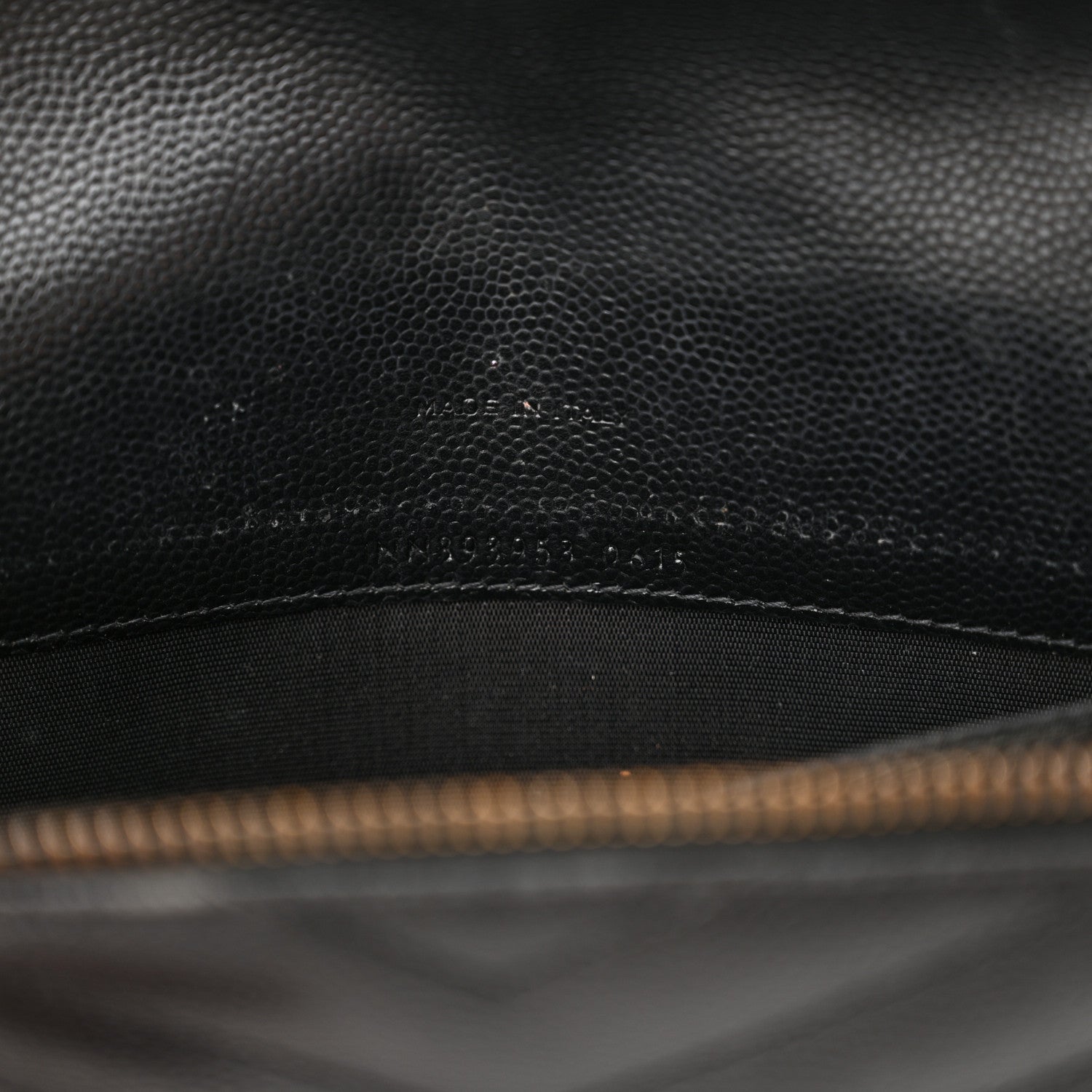 Saint Laurent Grain De Poudre Matelasse Chevron Monogram Monochrome Envelope Chain Wallet Black 7 of 18
