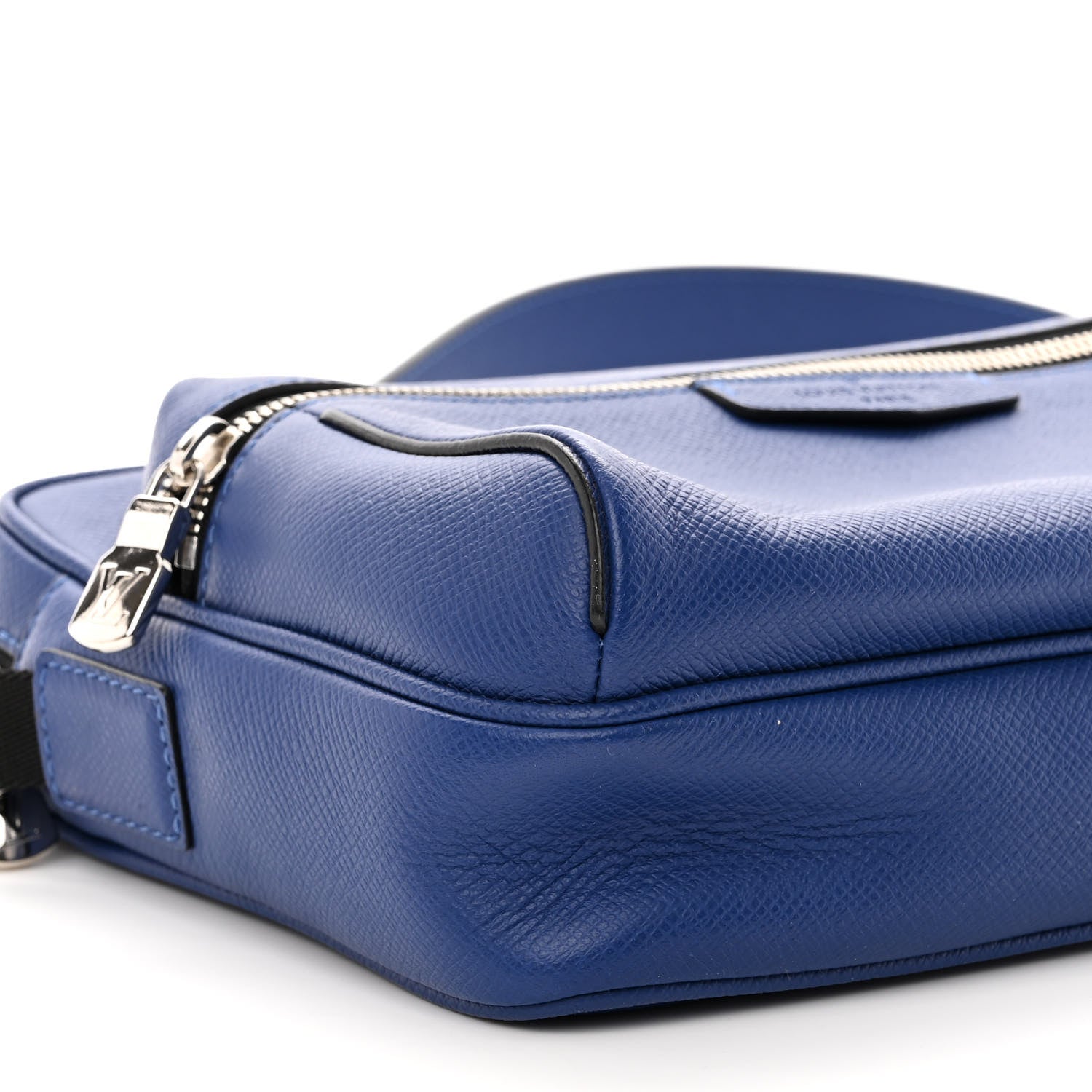 Louis Vuitton Taiga Outdoor Messenger Cobalt 9 of 10