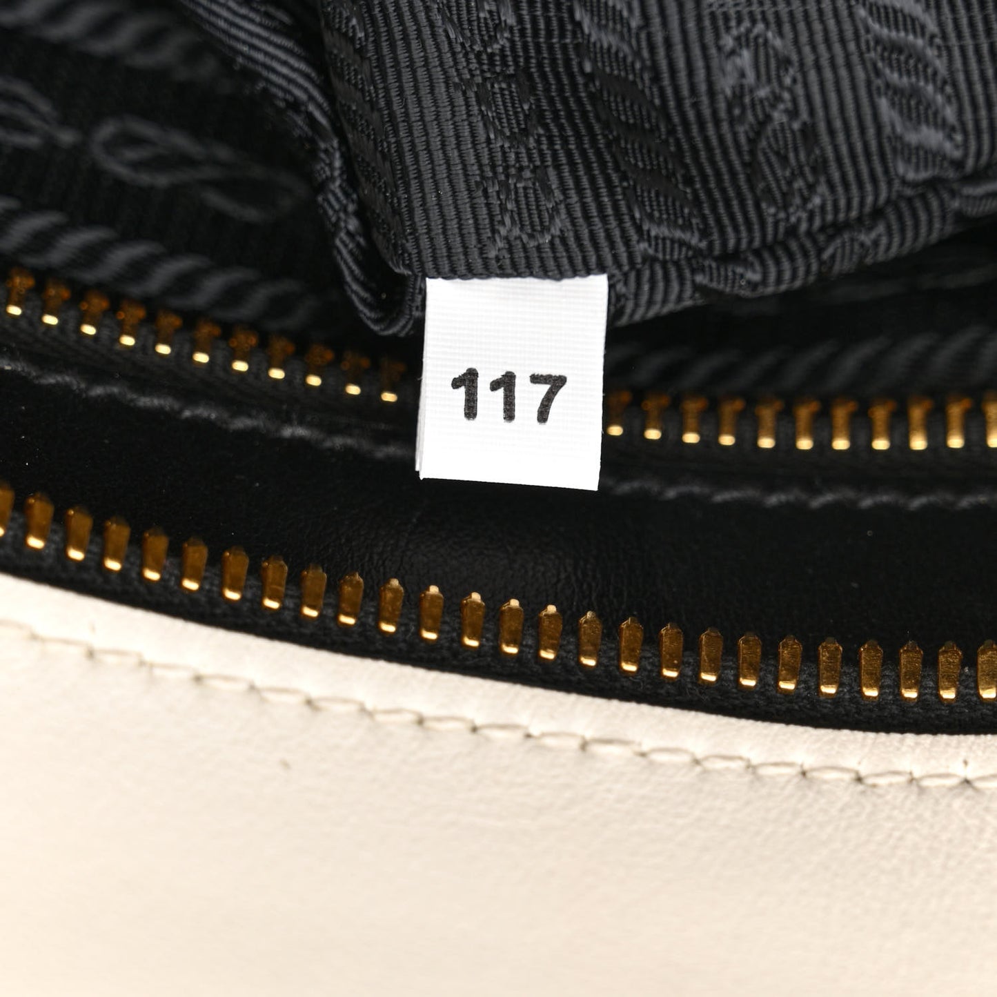 Saffiano City Calfskin Medium Esplanade White Black