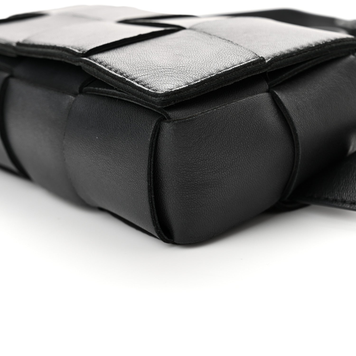 Bottega Veneta Nappa Maxi Intreccio The Belt Cassette Bag Black 8 of 9