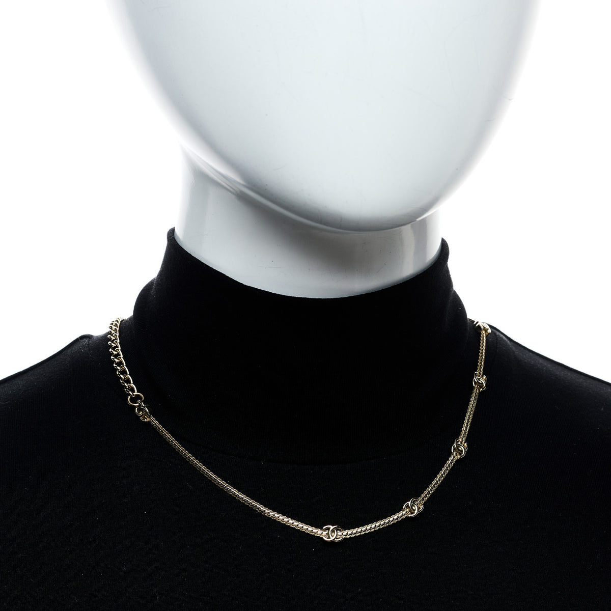 Metal CC Short Chain Necklace Gold