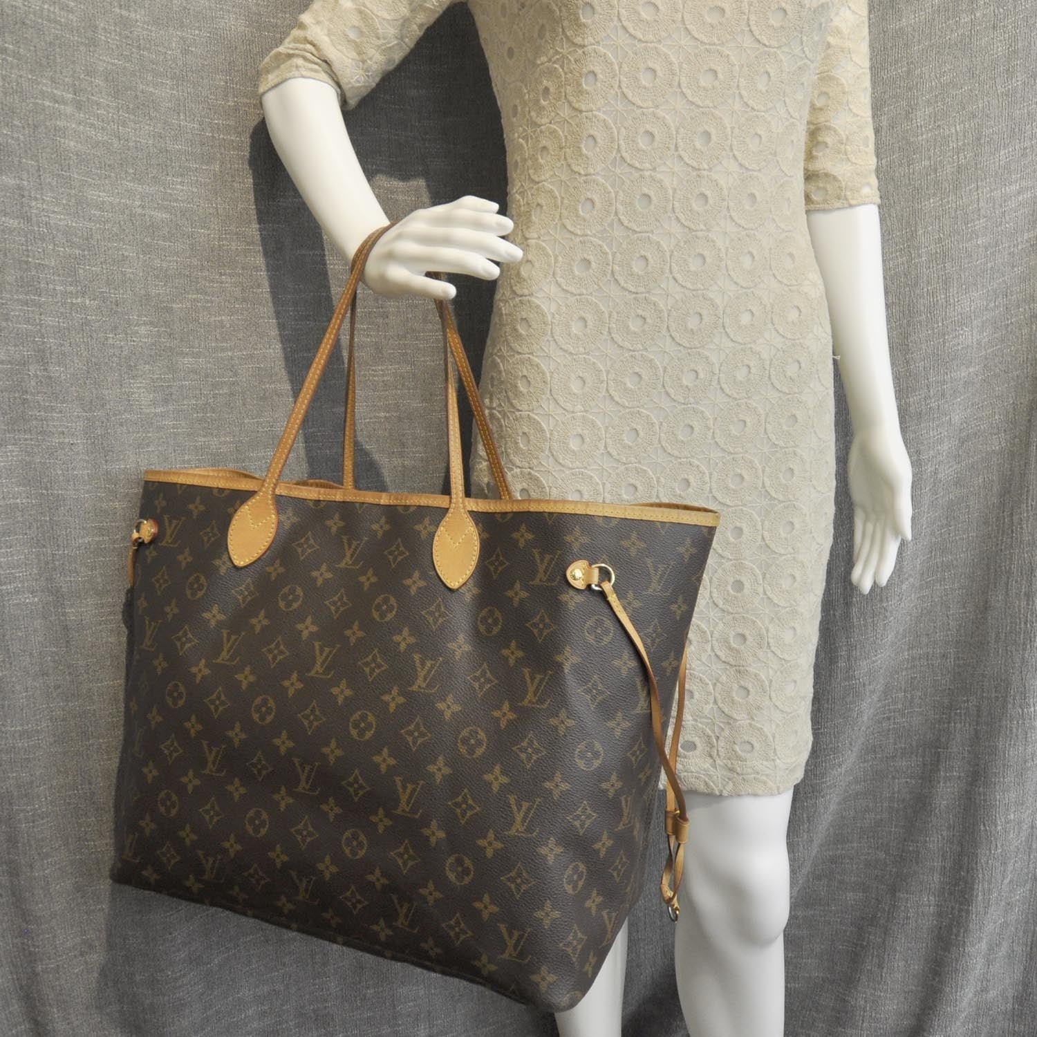 Louis Vuitton Monogram Neverfull GM 2 of 8