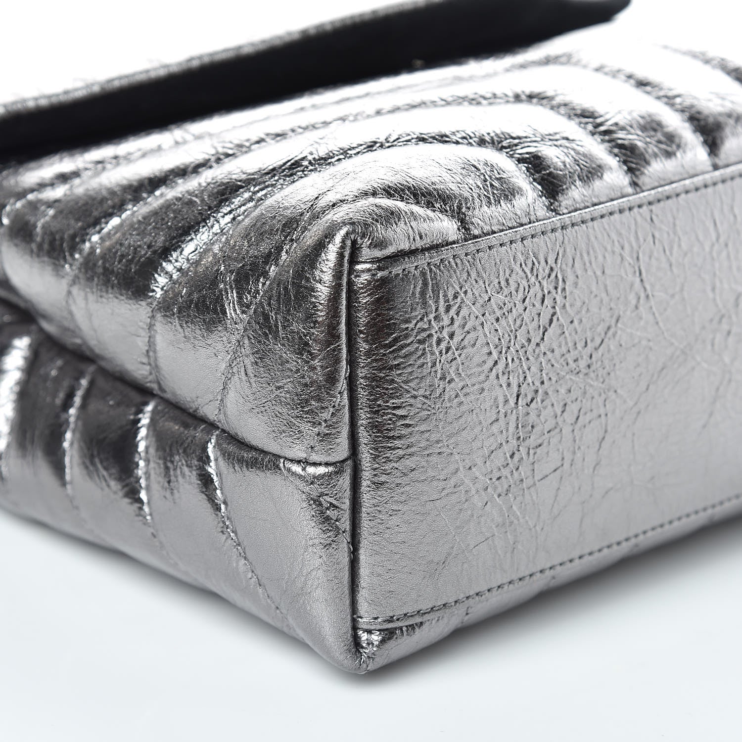 Saint Laurent Metallic Calfskin Y Quilted Monogram Small Loulou Chain Satchel Acciaio 5 of 10