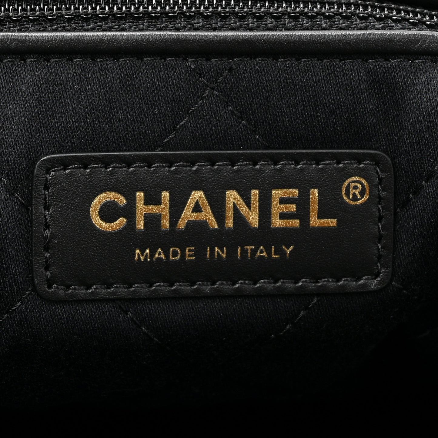 Shiny Caviar Quilted Small Chanel 22 So Black