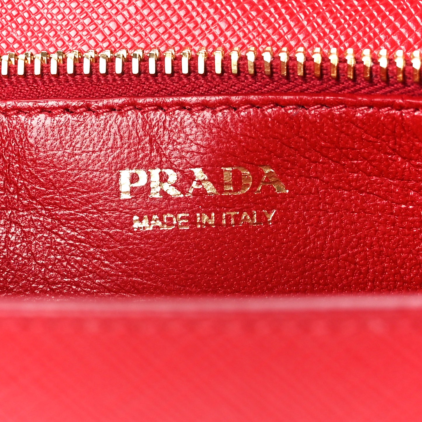 Saffiano Lux Chain Wallet Fuoco