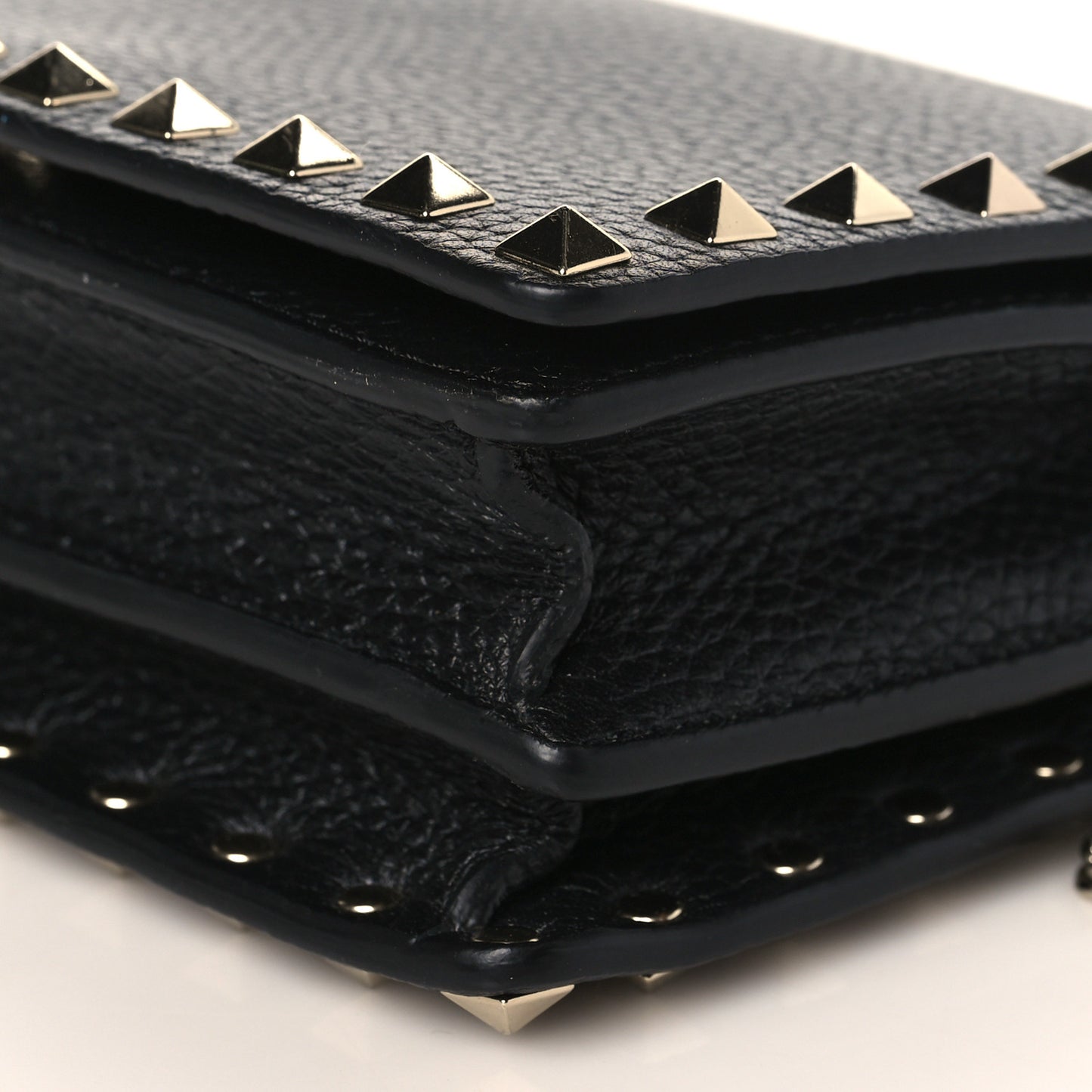 Pebbled Calfskin Rockstud Wallet on Chain Black