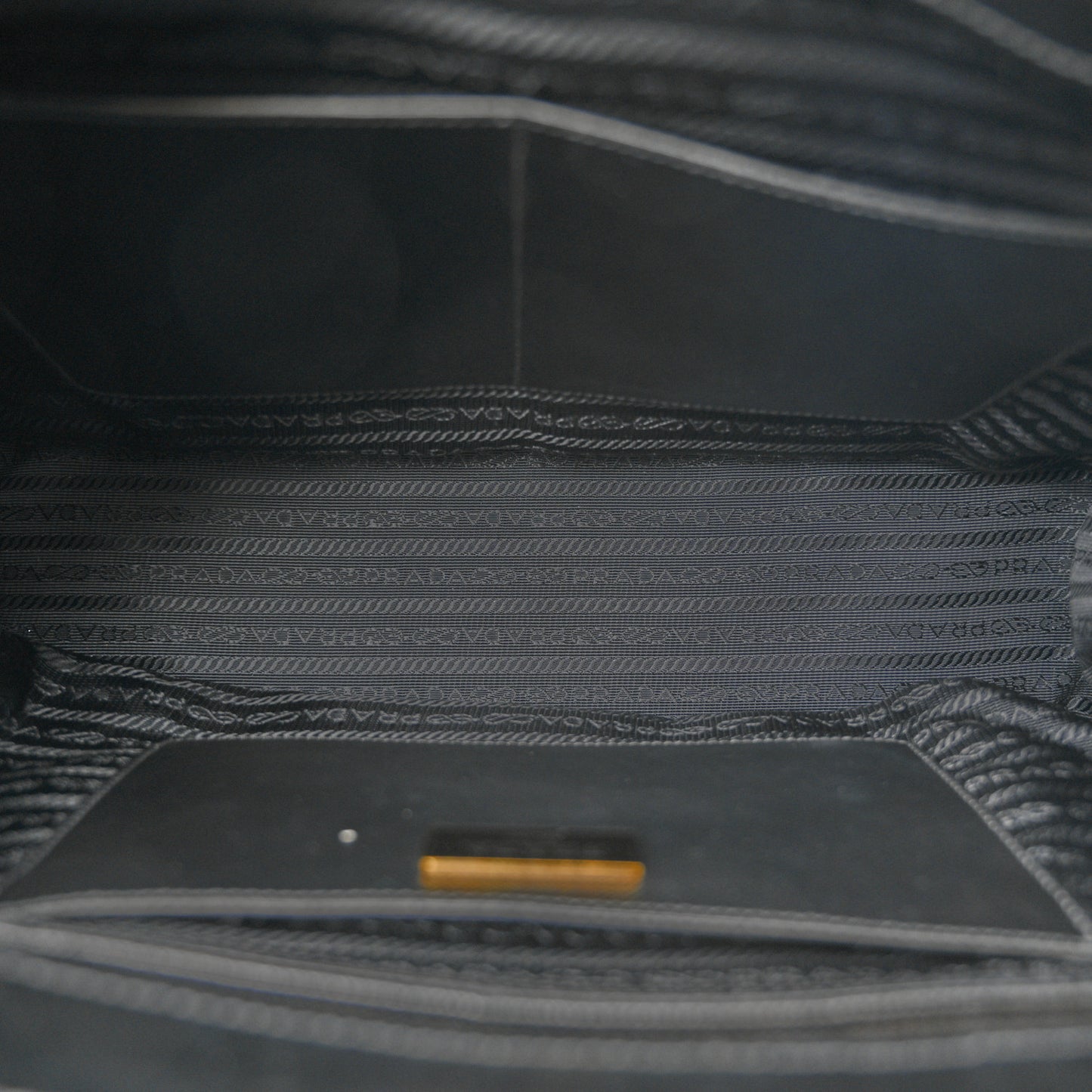 Saffiano Lux Large Galleria Double Zip Tote Black