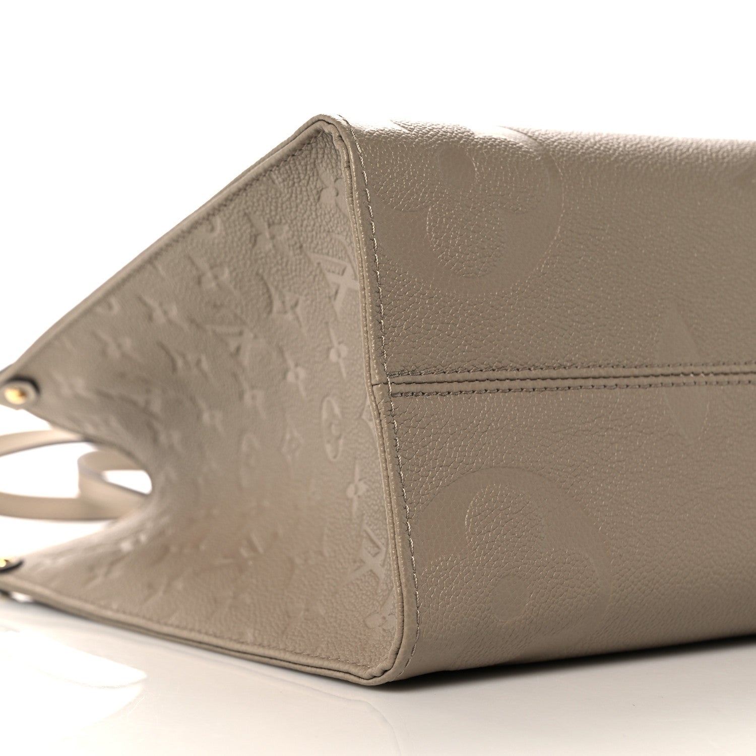 Louis Vuitton Empreinte Monogram Giant Onthego MM Tourterelle 7 of 9