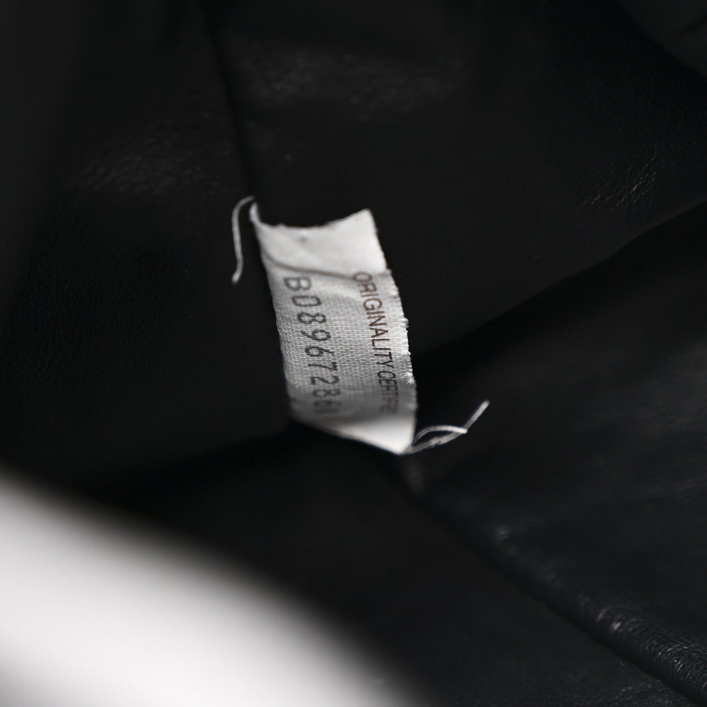 Calfskin The Pouch Chain Black