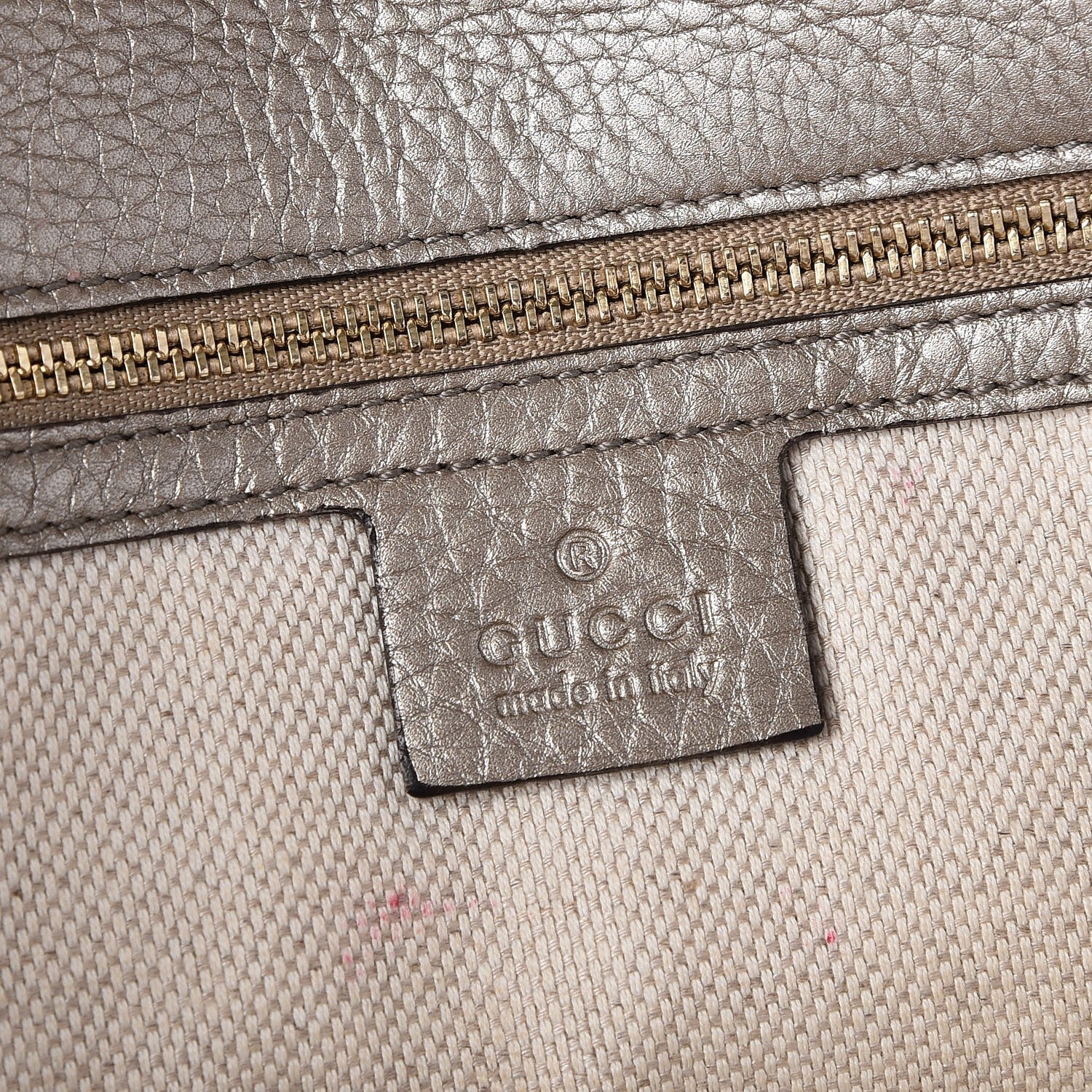 Gucci Metallic Pebbled Calfskin Medium Soho Clutch Golden Beige 6 of 7