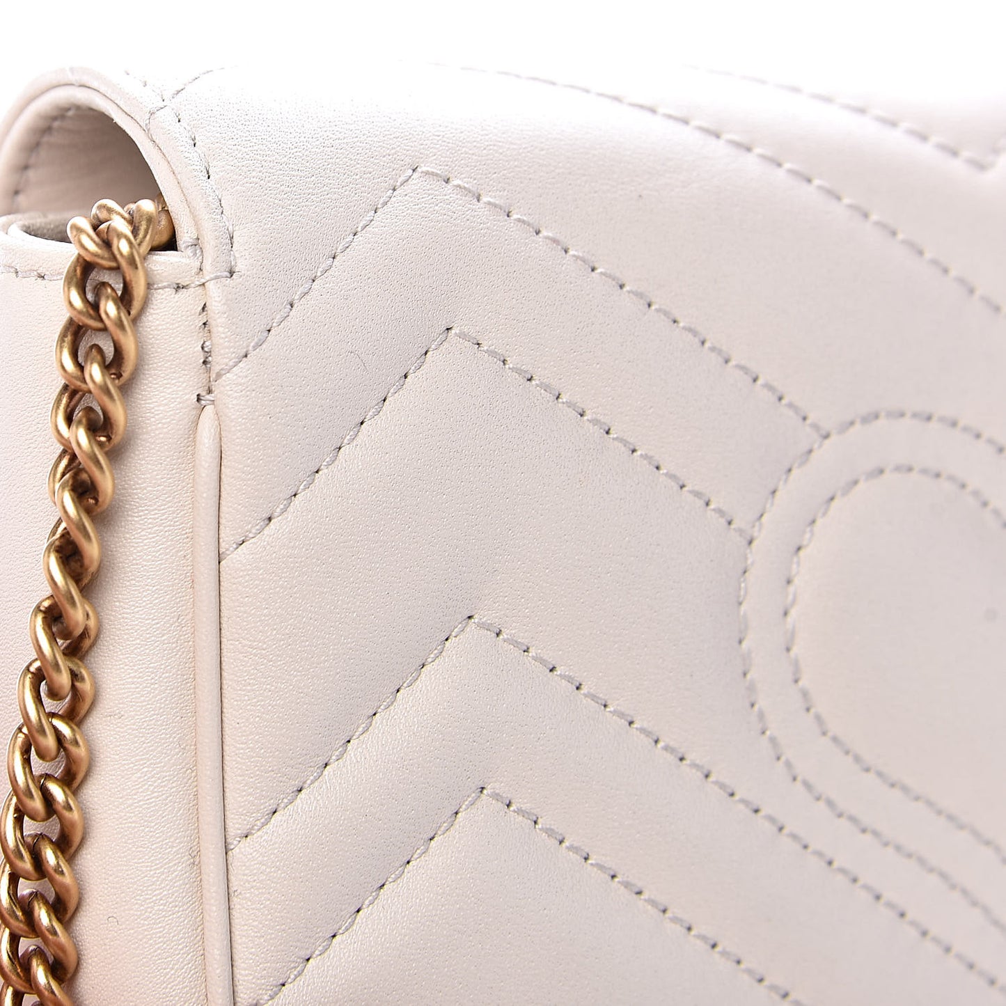 Calfskin Matelasse Super Mini GG Marmont Shoulder Bag White