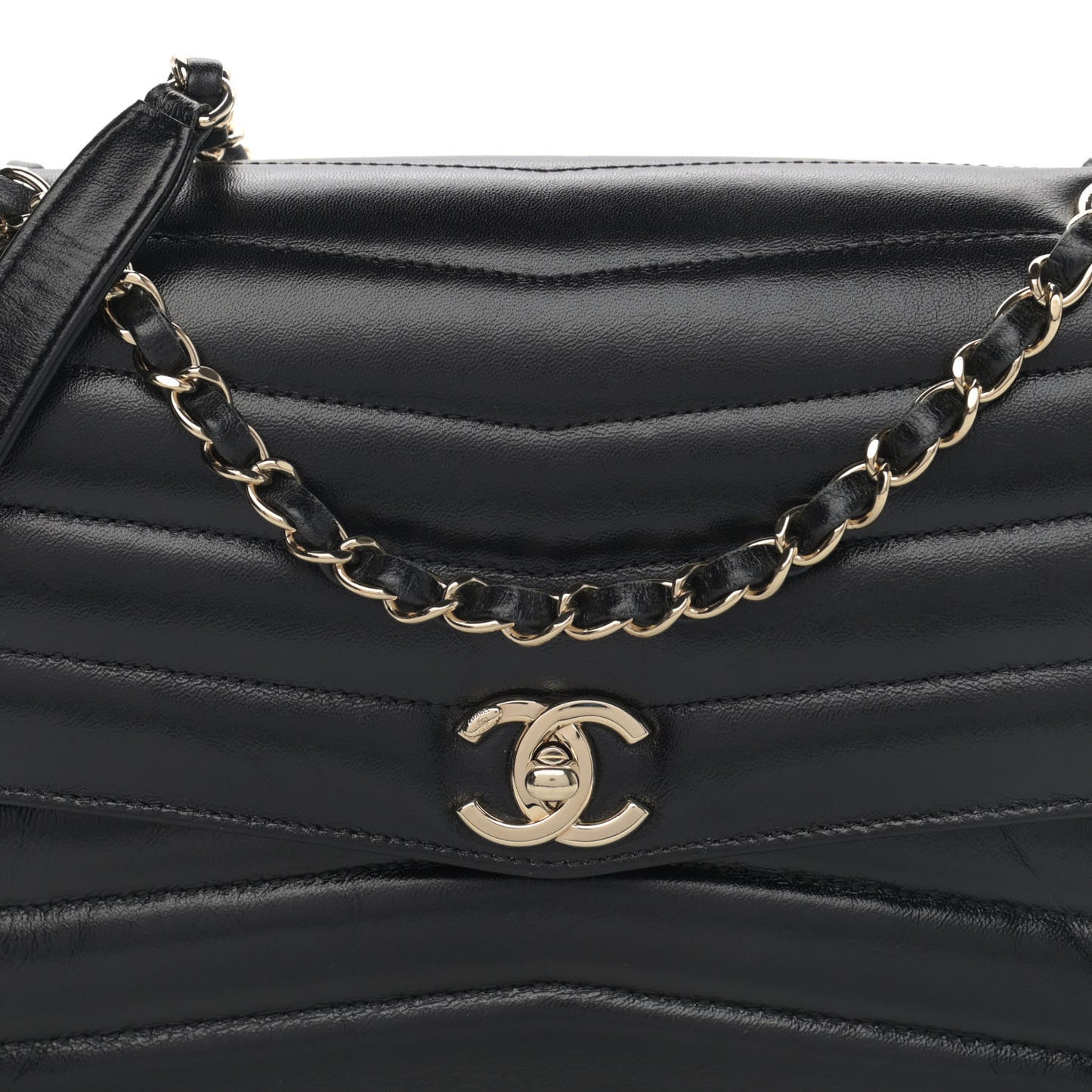 Shiny Lambskin Chevron Quilted Miroir Black