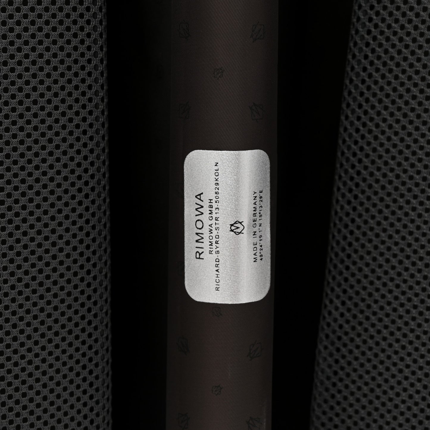 Aluminum Original Check-In M Titanium