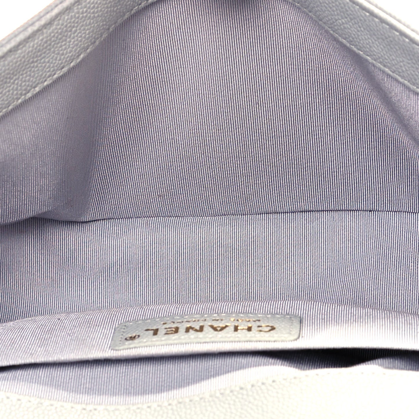 Caviar Quilted Medium Boy Flap Light Grey