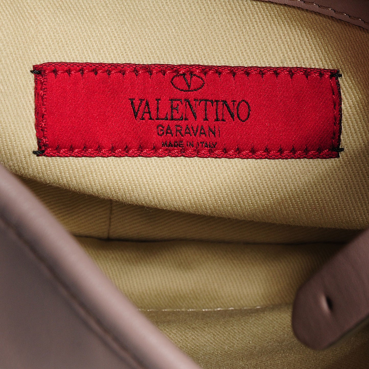 Vitello Rockstud Shopper Tote Poudre