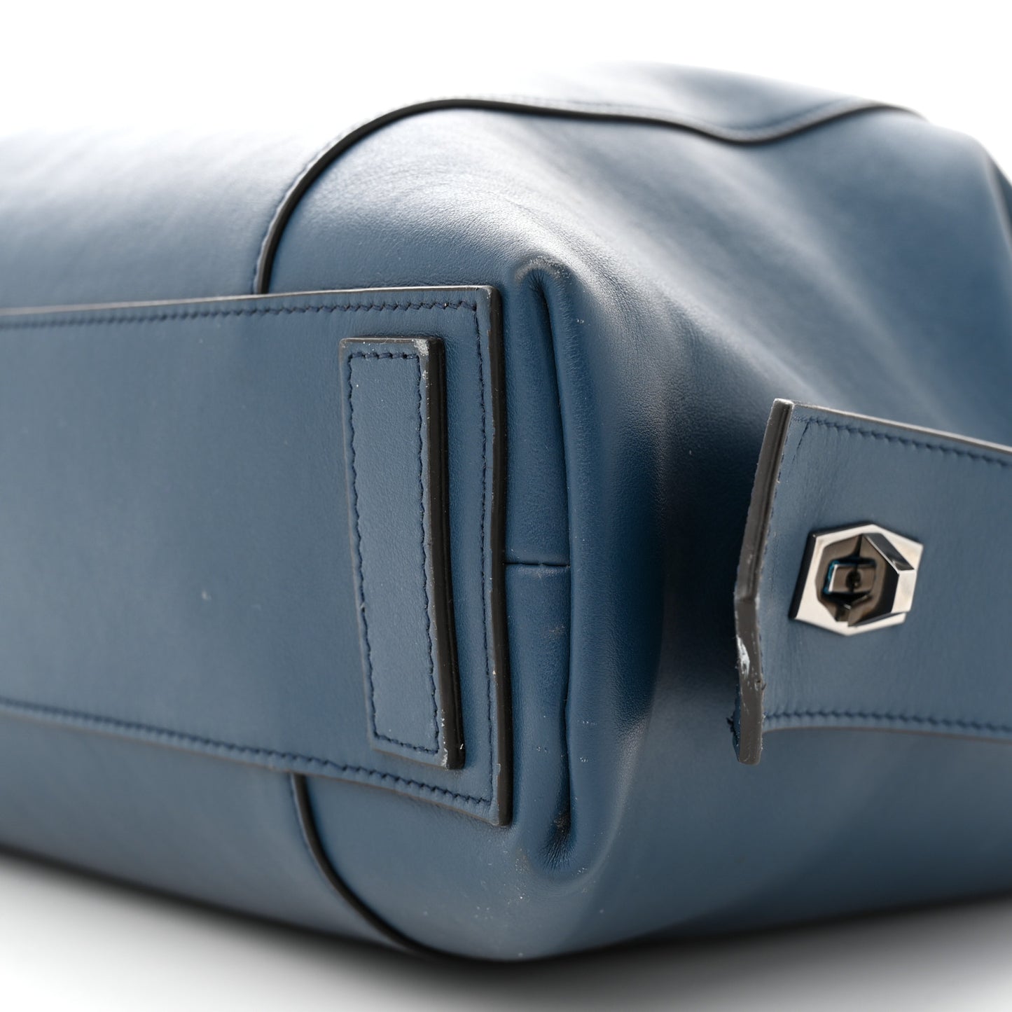 Smooth Calfskin Medium Soft Antigona Midnight