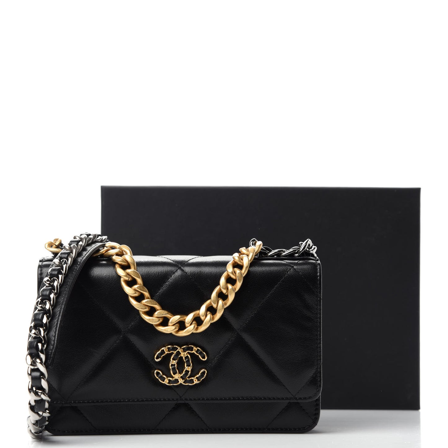 Lambskin Quilted 19 Wallet On Chain WOC Black