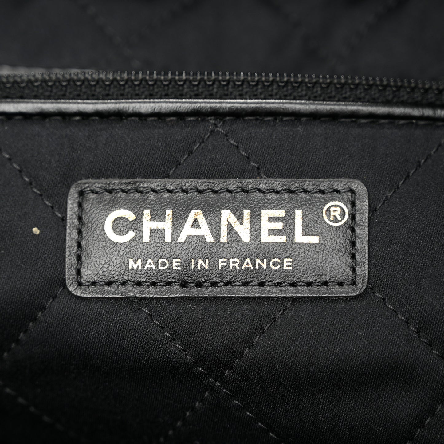 Shiny Calfskin Quilted Chanel 22 Black