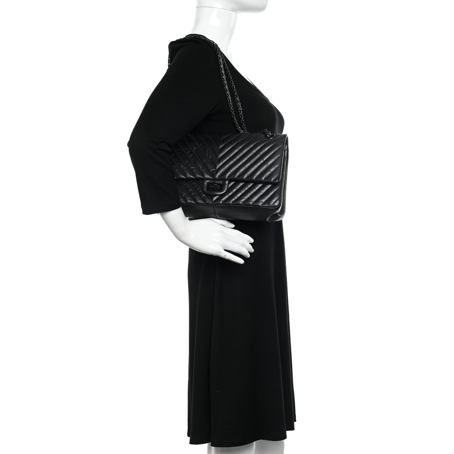 Aged Calfskin Chevron Quilted 2.55 Reissue 226 So Black