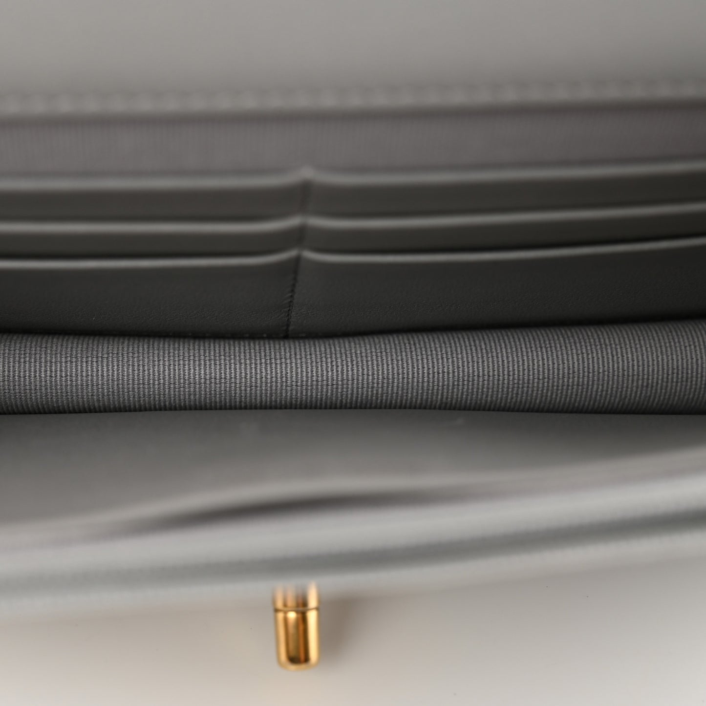 Caviar Quilted Sweetheart Wallet On Chain WOC Grey