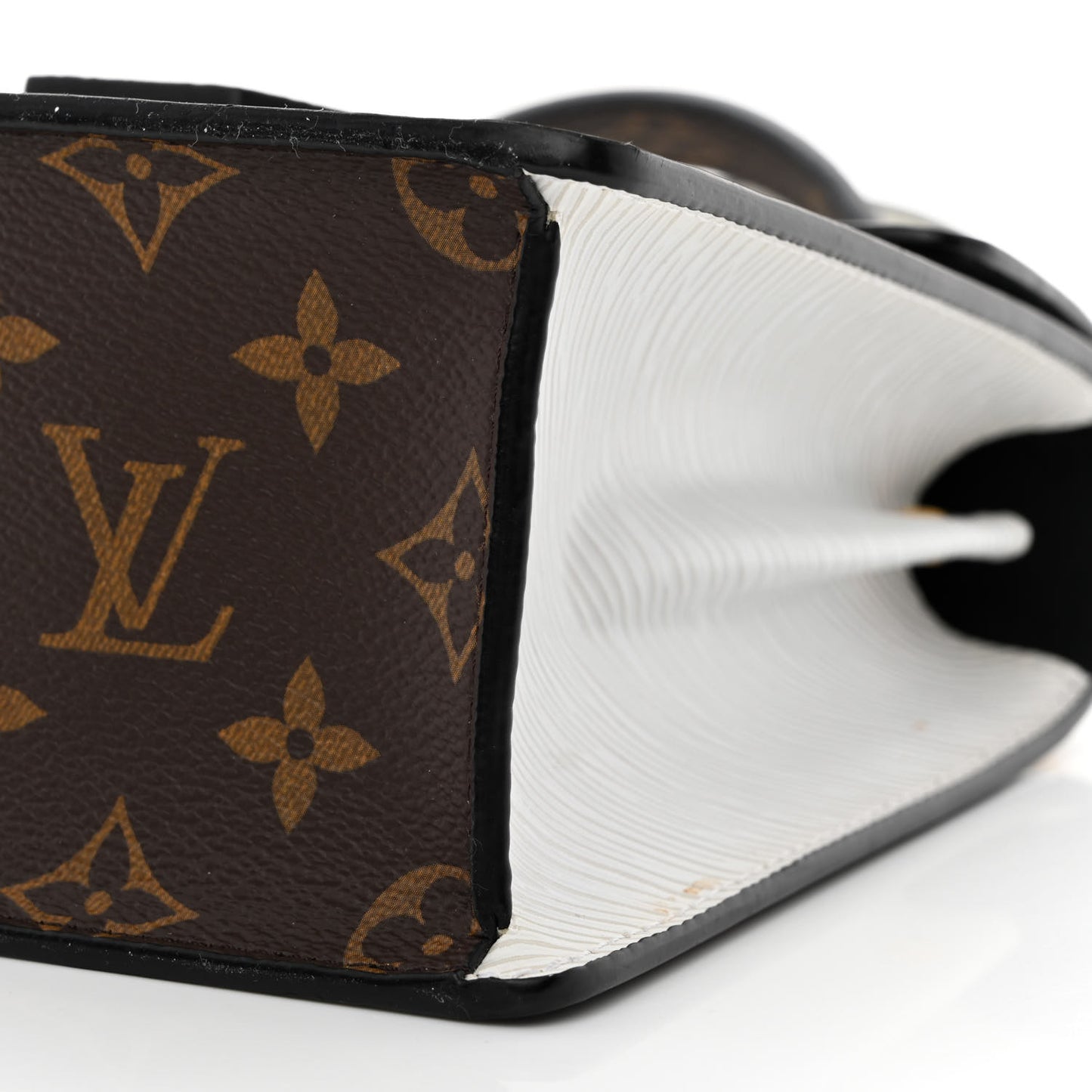 Vernis Epi Monogram Spring Street Black