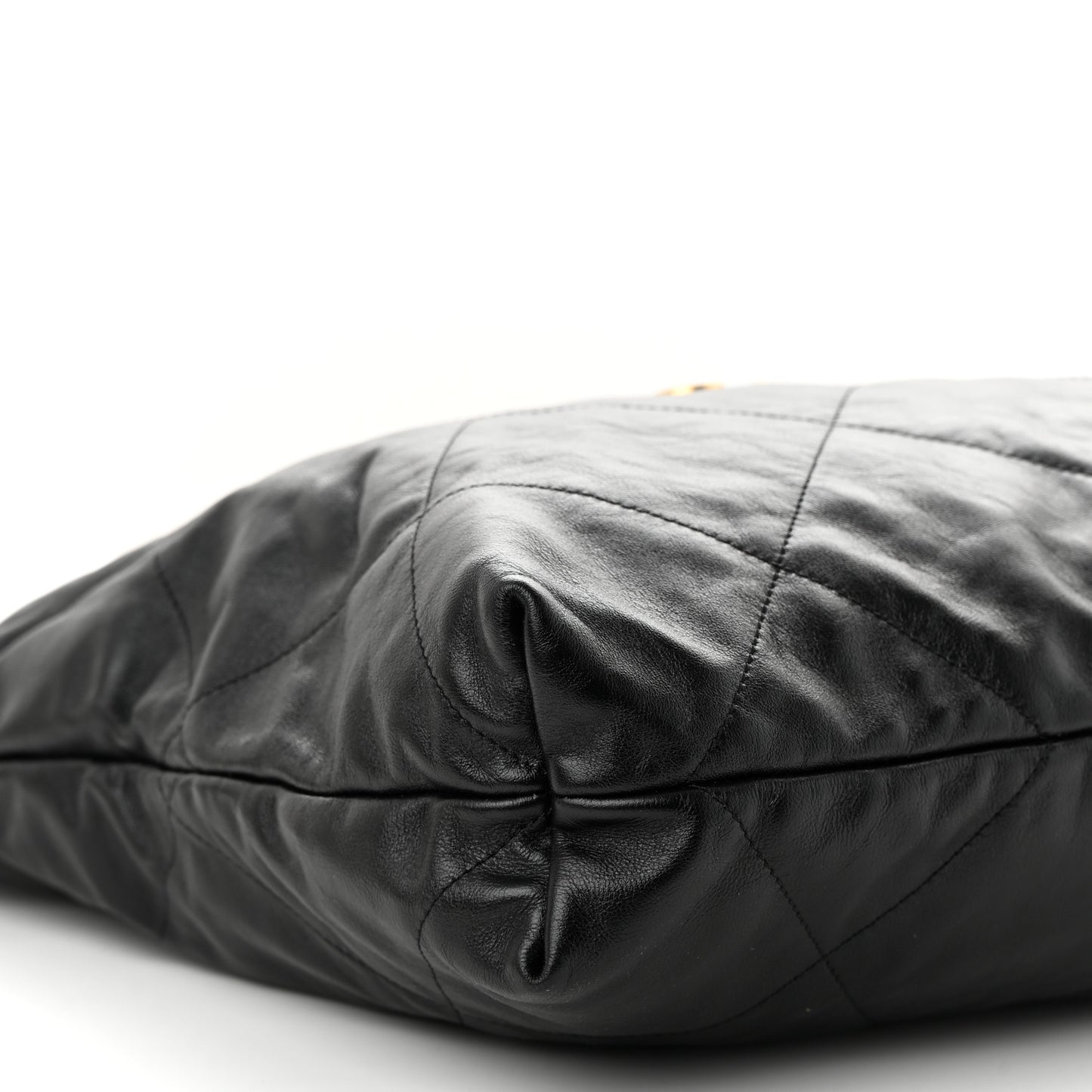 Shiny Calfskin Quilted Chanel 22 Black