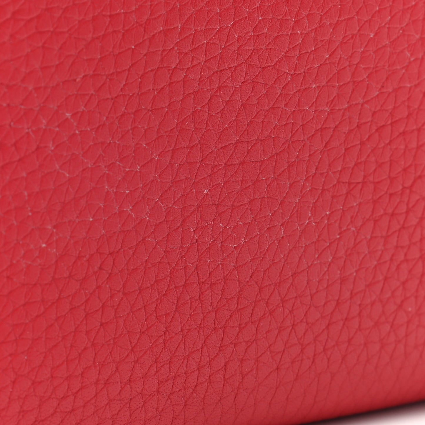 Taurillon Capucines Compact Wallet Rubis