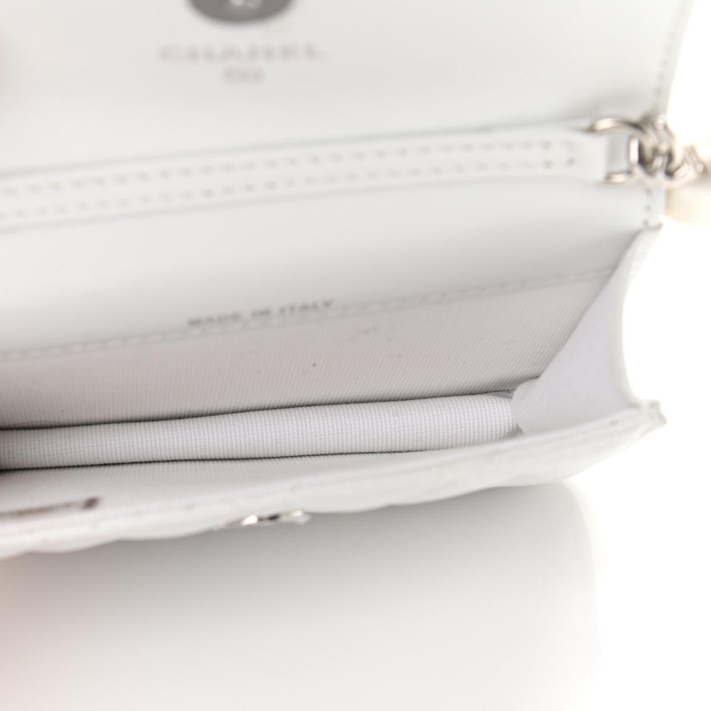 Calfskin Quilted Maxi Pearls Card Holder Flap With Chain White