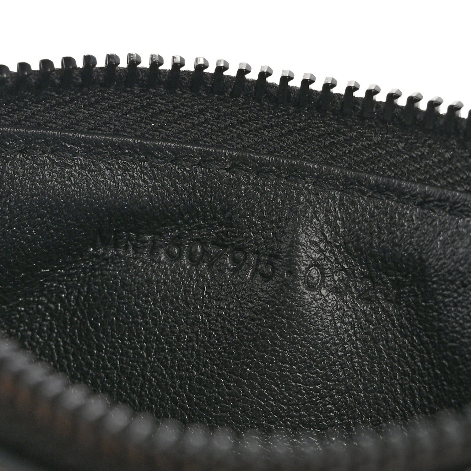 Saint Laurent Grain De Poudre Matelasse Chevron Monochrome Fragments Zippered Card Case Black 7 of 7