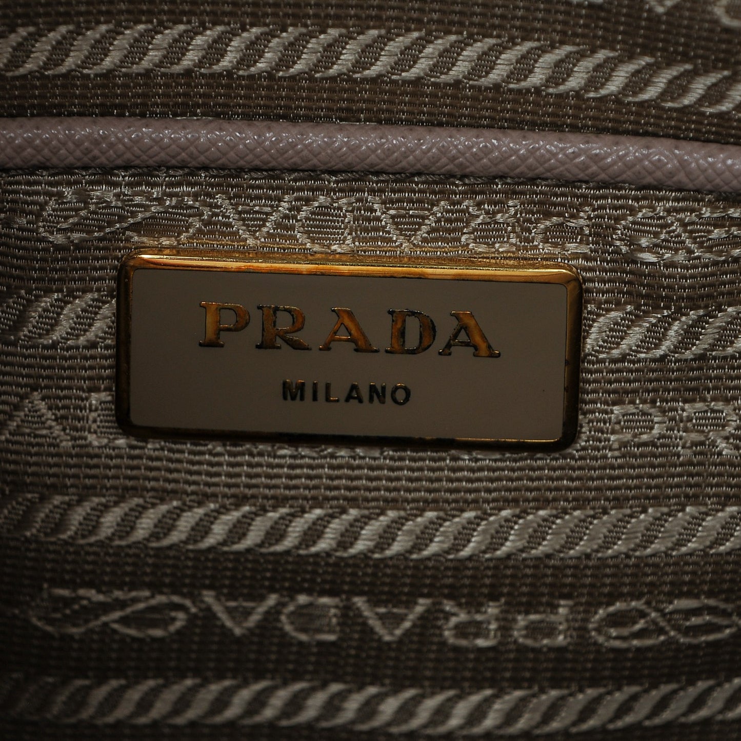 Saffiano Lux Medium Promenade Tote Cammeo