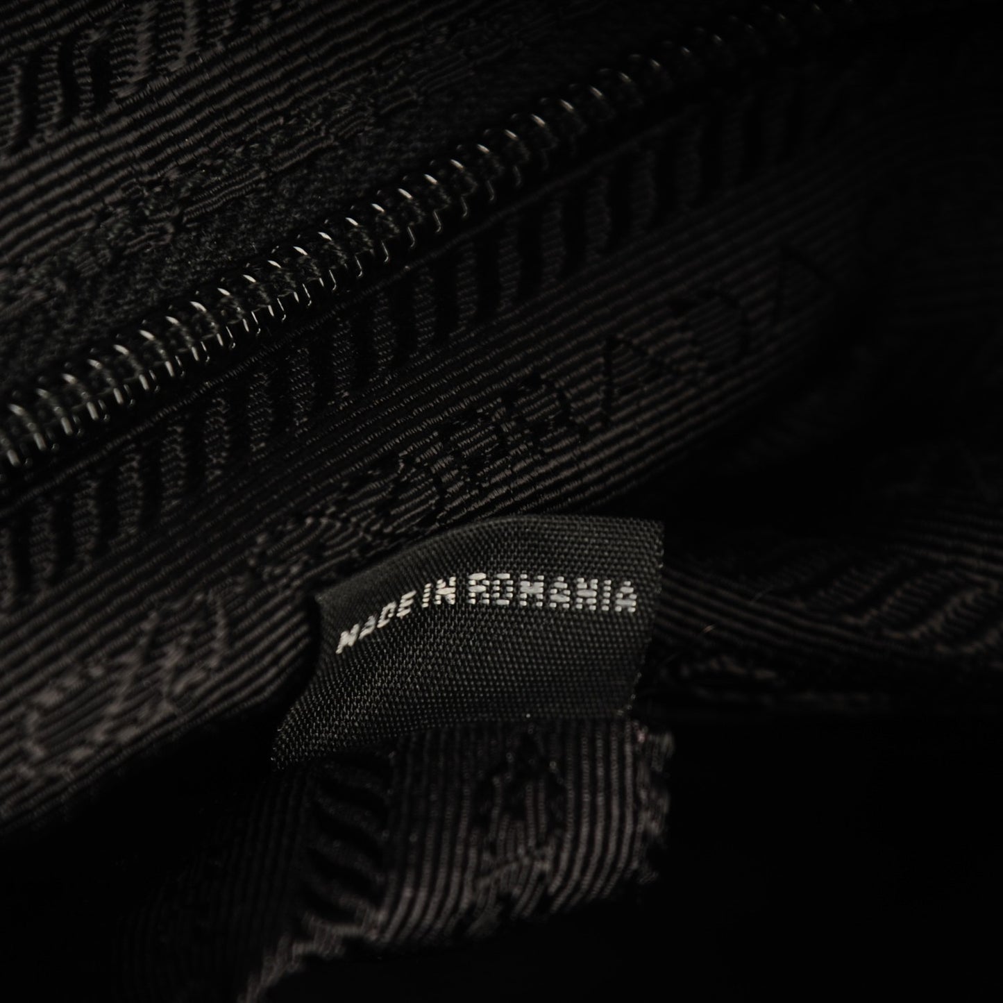 Nylon Vela Messenger Black