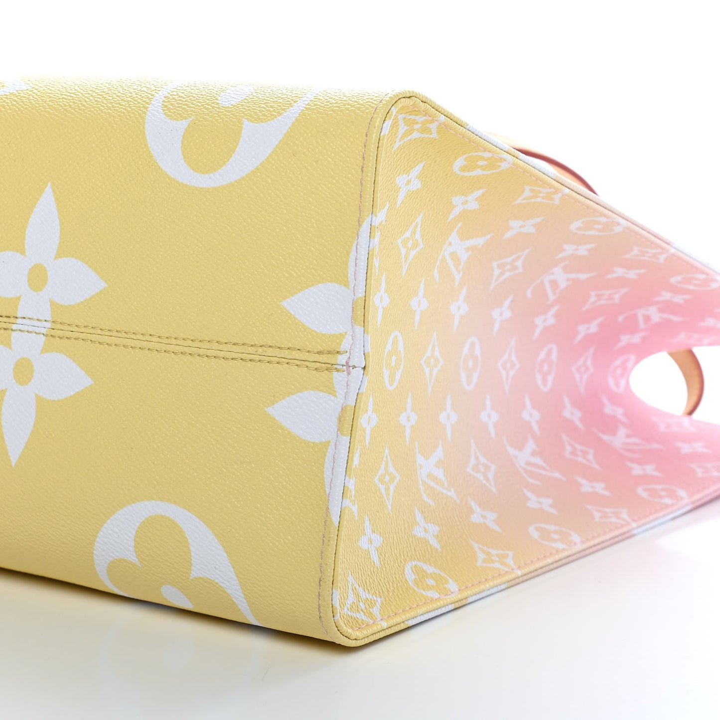 Monogram Giant By The Pool Onthego GM Light Pink