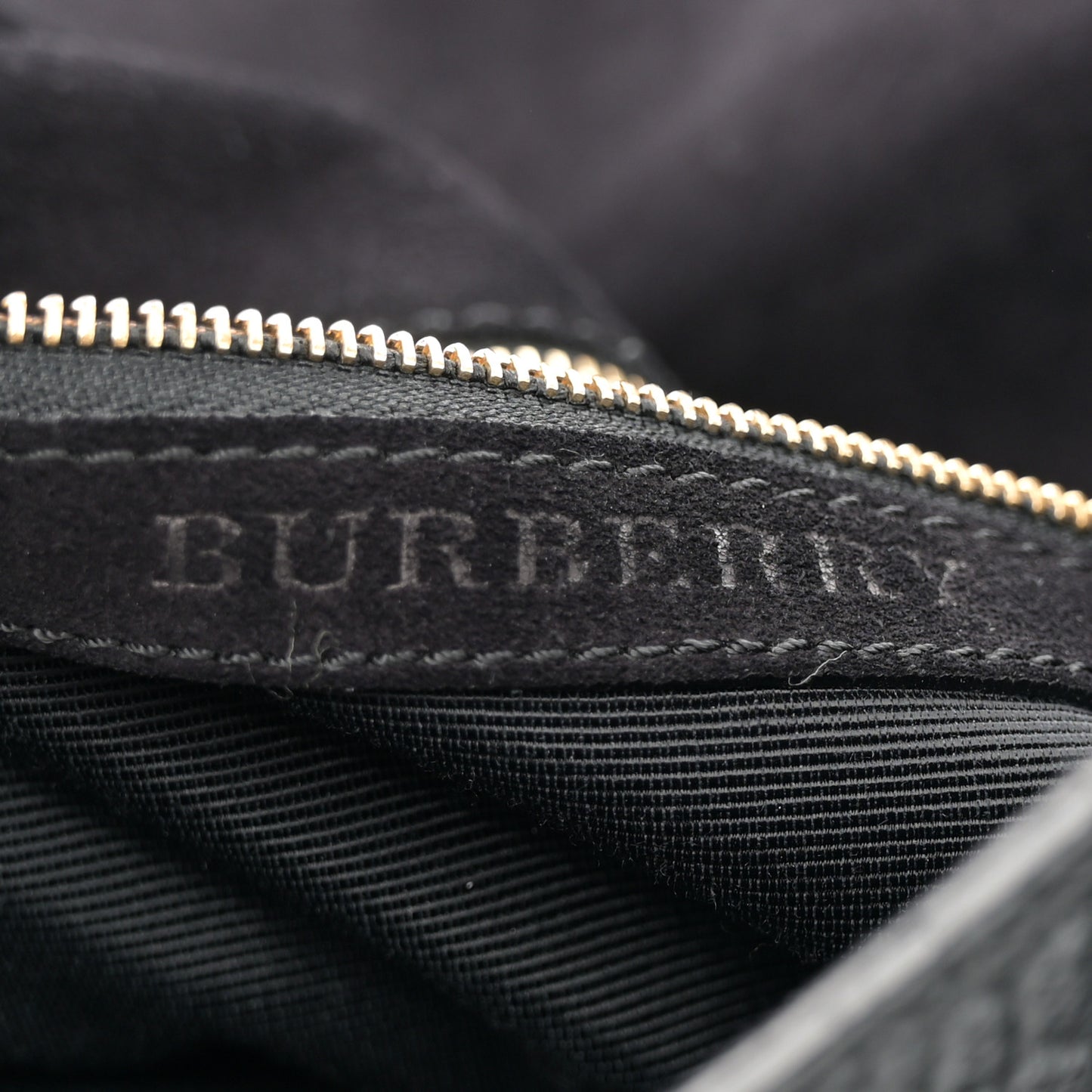 Signature Grain Large Mildenhall Shoulder Bag Black