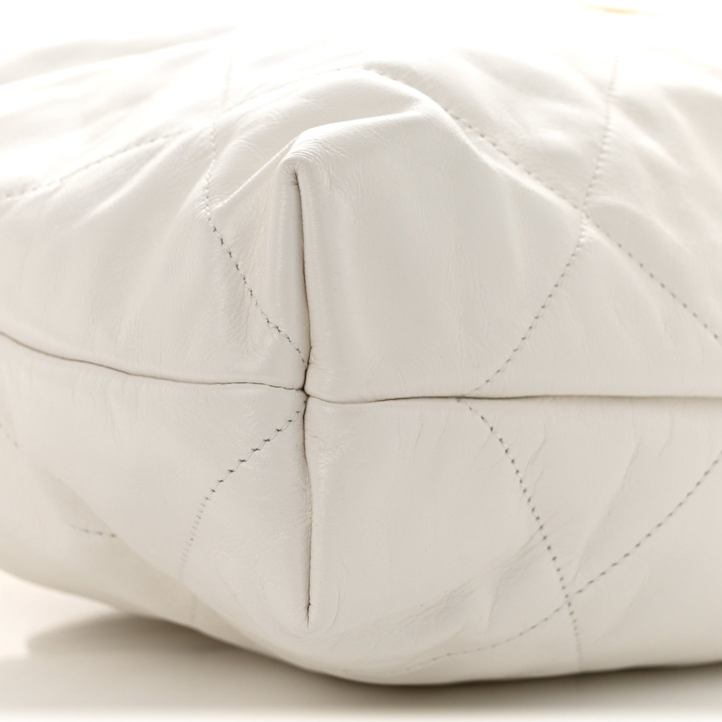 Shiny Calfskin Quilted Chanel 22 White