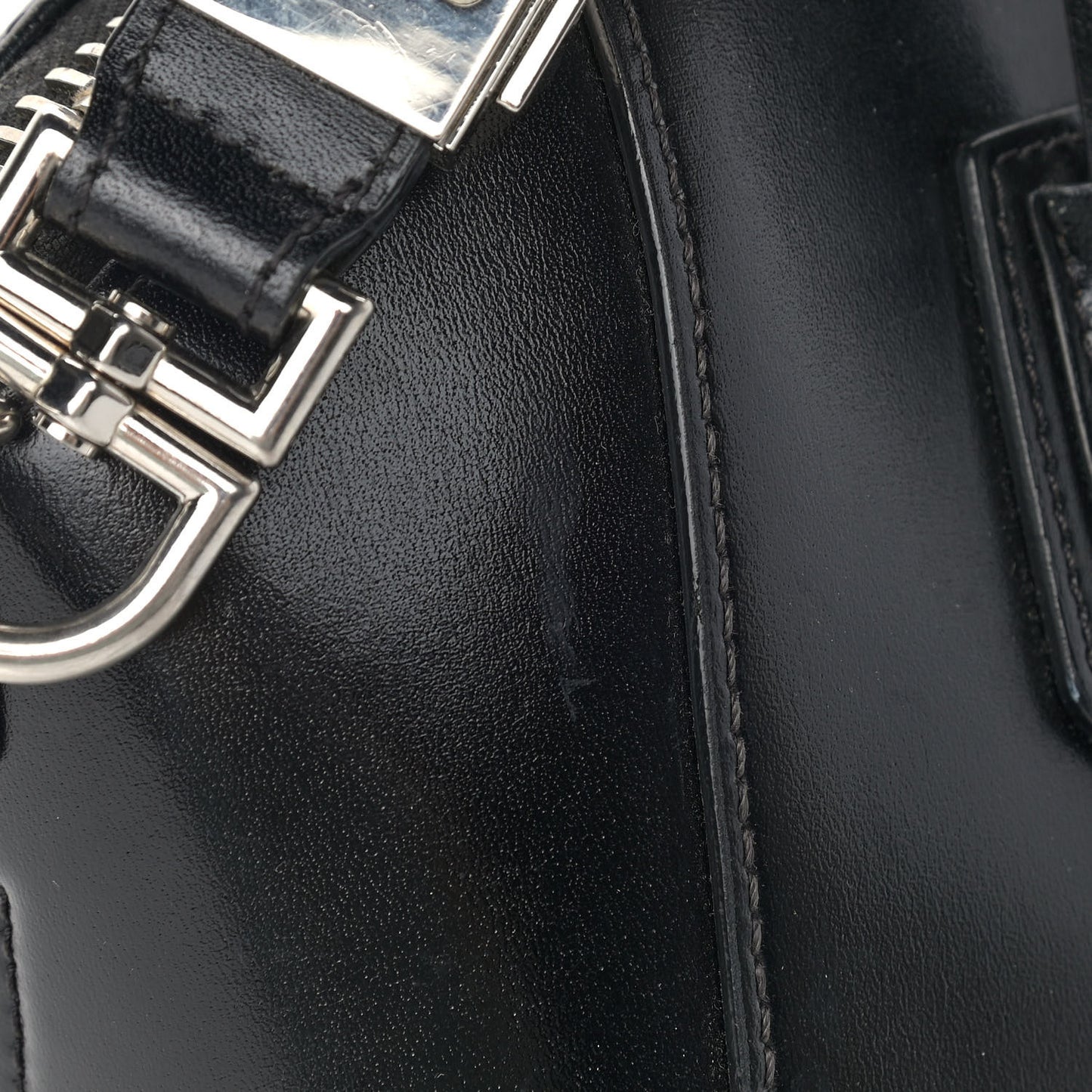 Shiny Lord Calfskin Small Antigona Black