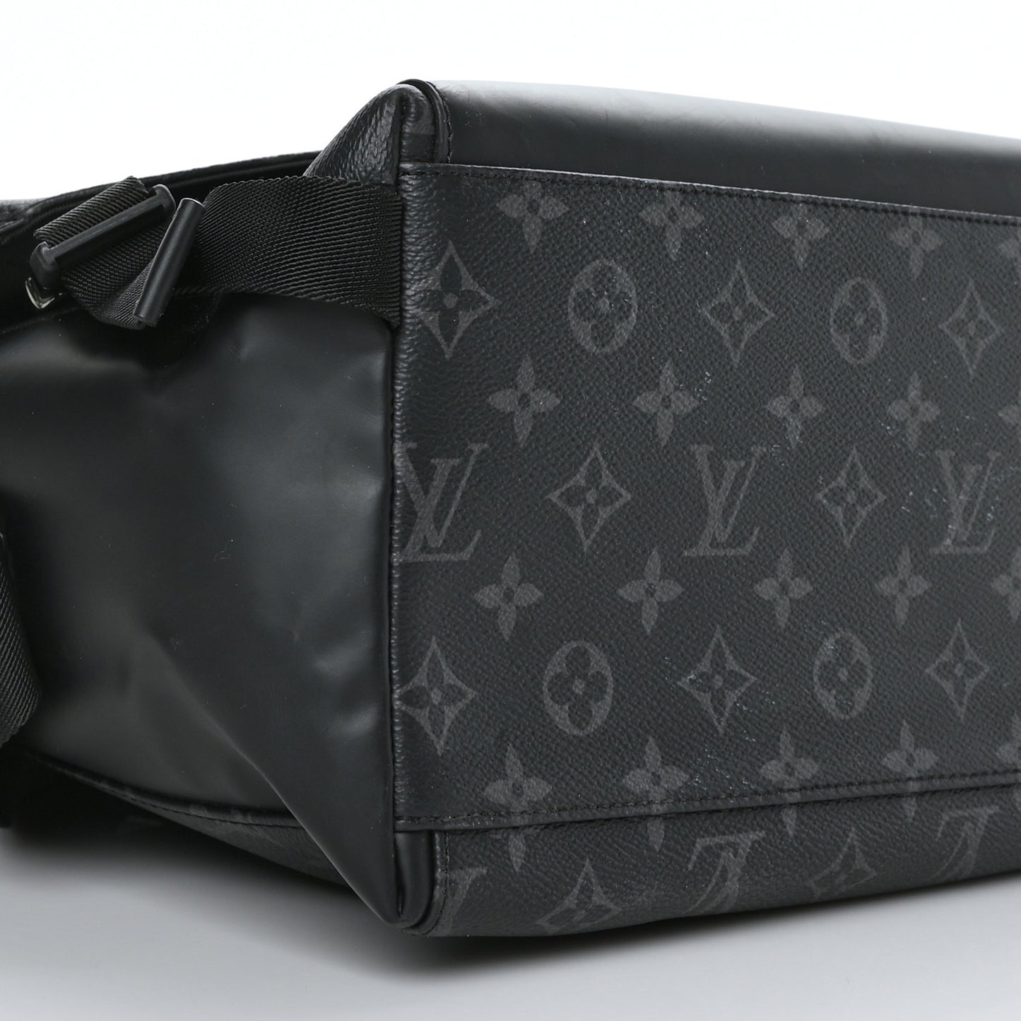 Monogram Eclipse Voyager Messenger MM