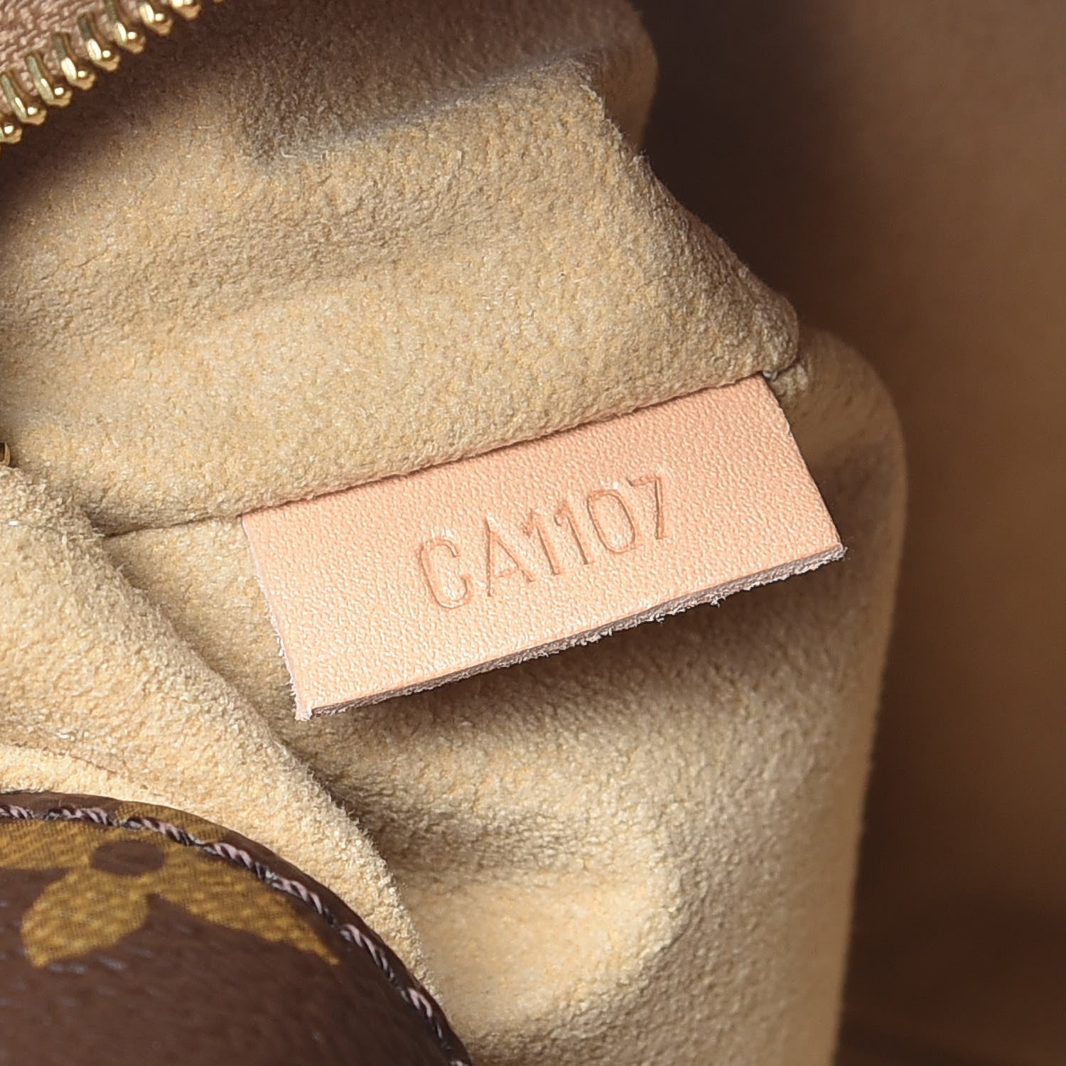 Louis Vuitton Monogram Artsy MM 9 of 11
