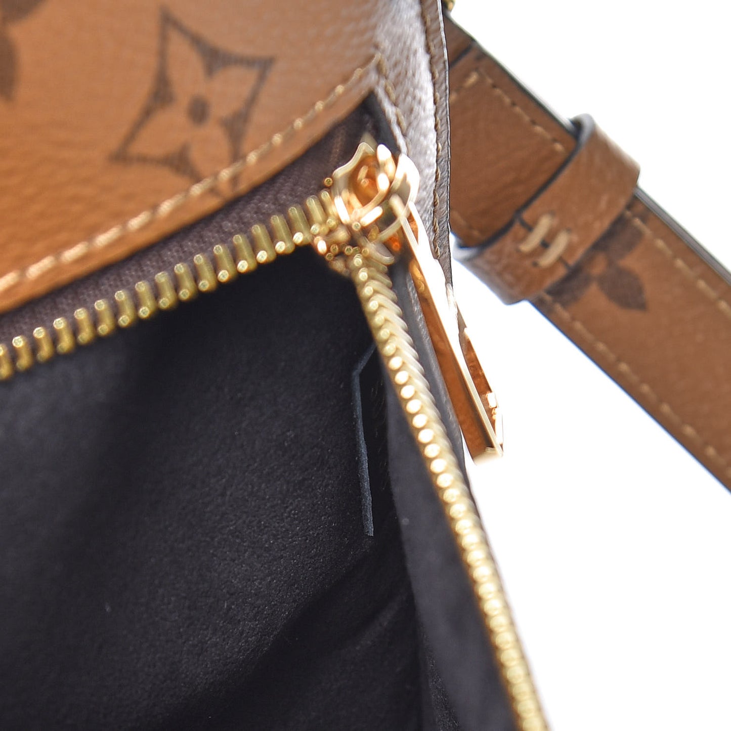 Reverse Monogram Pochette Metis
