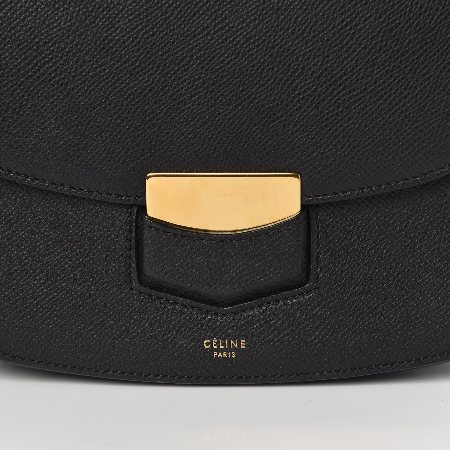 Grained Calfskin Medium Trotteur Black