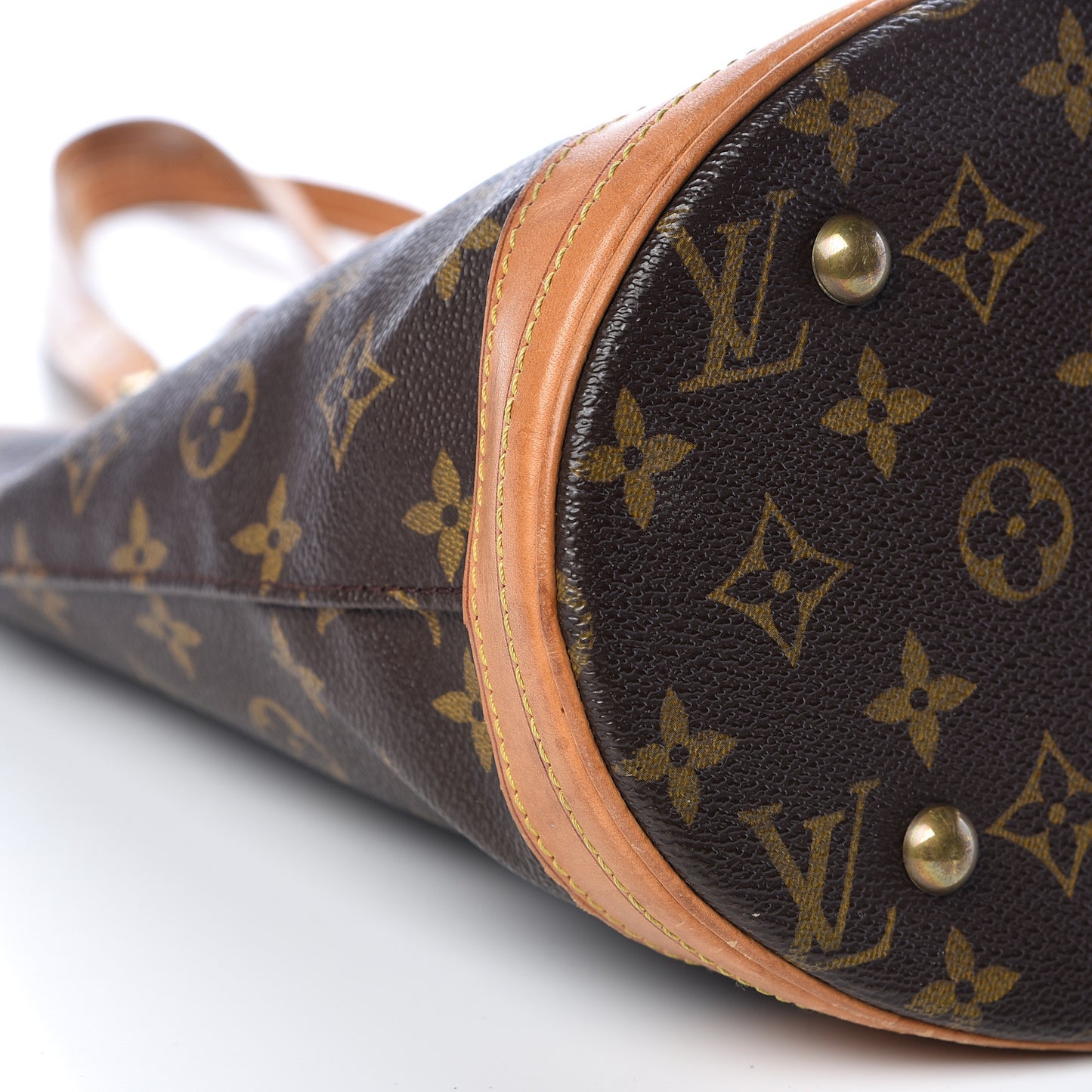 Monogram Petit Bucket 23