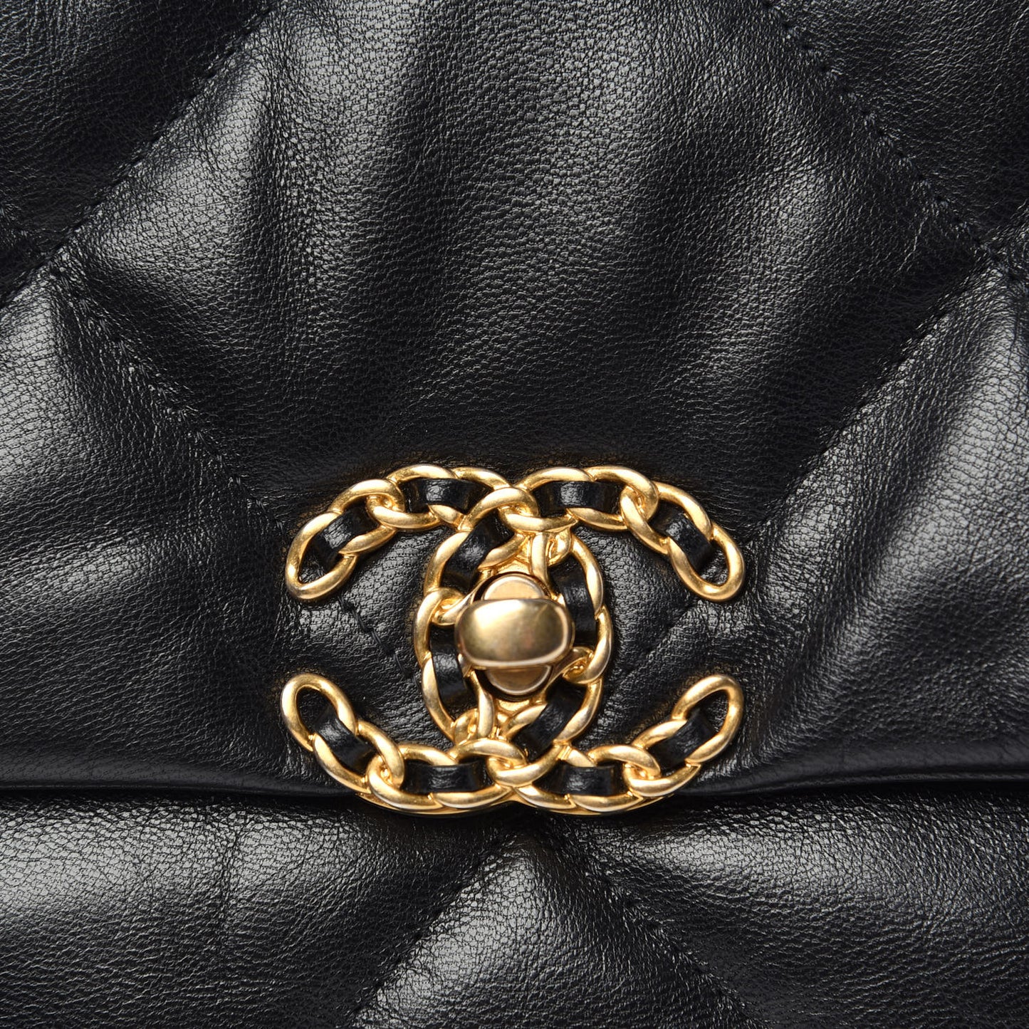 Goatskin Quilted Large 19 Flap Black