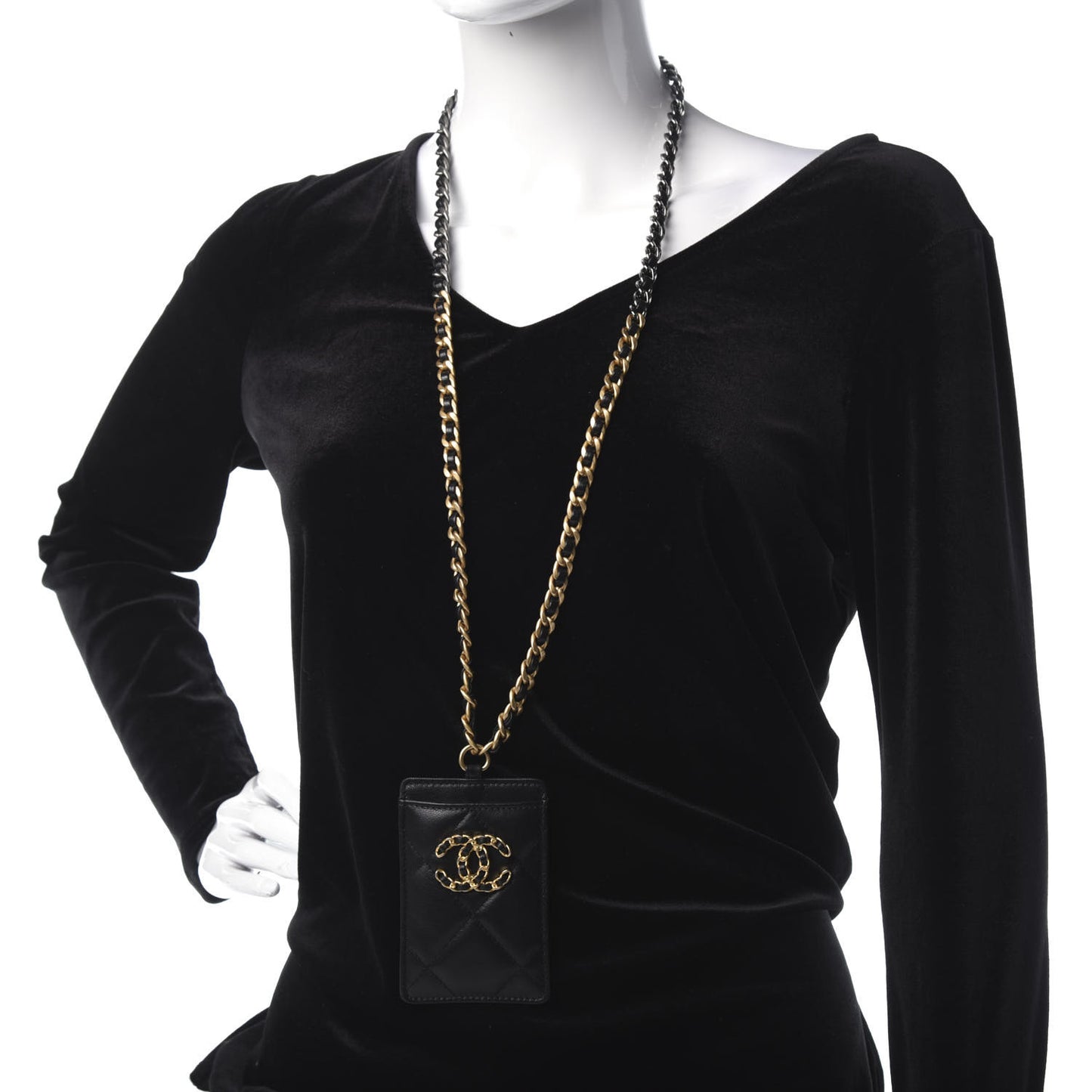 Goatskin Quilted 19 Card Holder On Chain Black